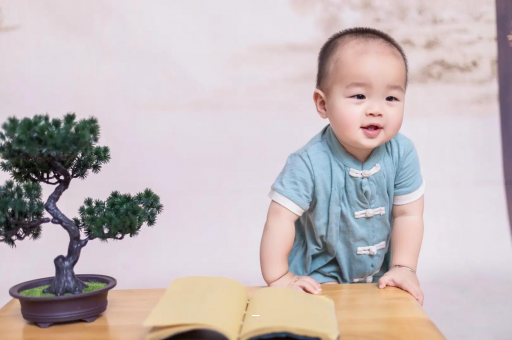 延边宝宝脸上小白点